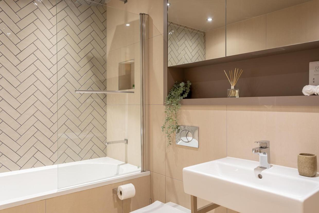 Luxury 2 Bedroom Apartment With Free Parking In The Heart Of York Eksteriør bilde